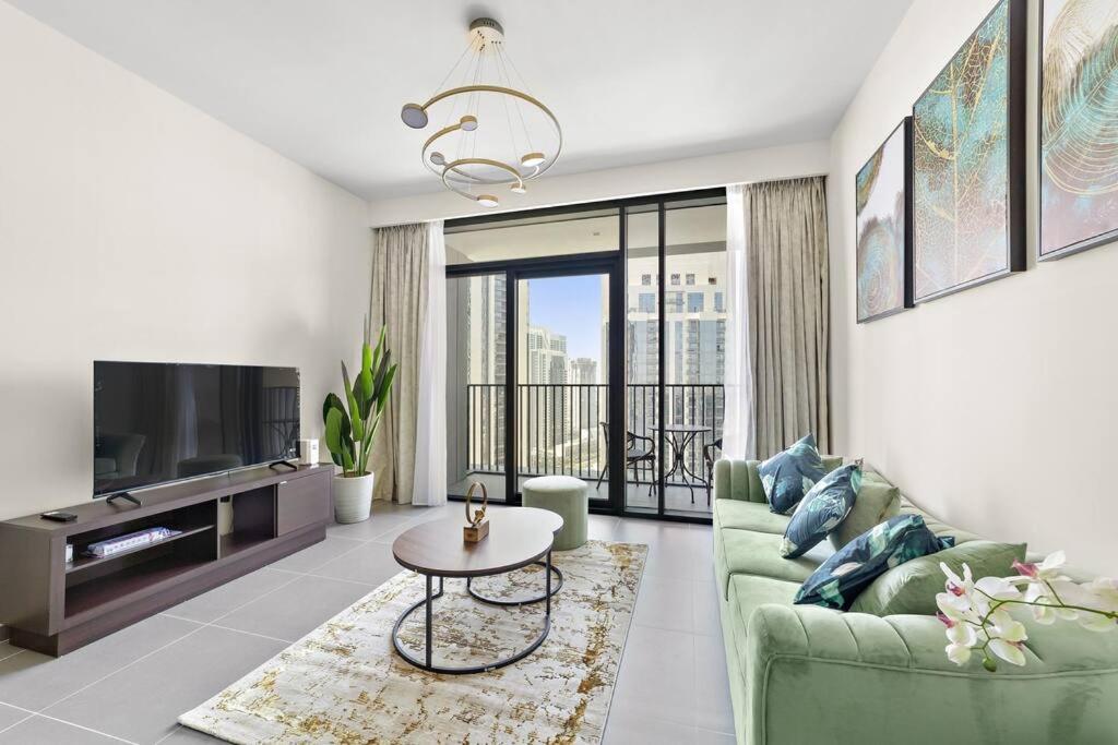 Elegant 1 Bedroom In Creek Edge Apartment Dubai